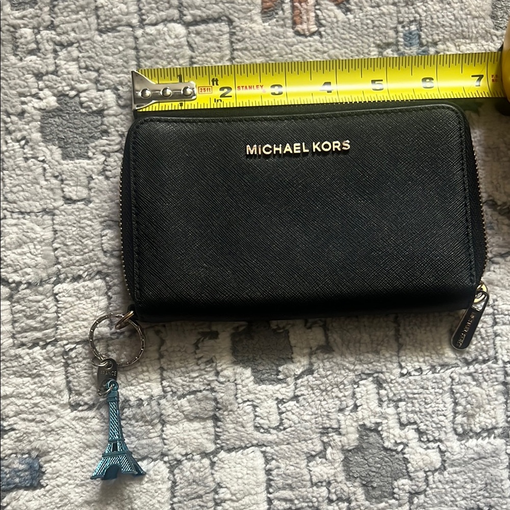 Michael Kors Black Saffiano Zip Wallet black color